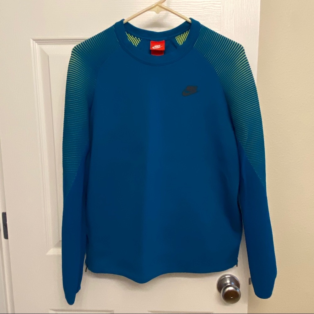 Nike Dynamic Reveal Tech Fleece Sweatshirt